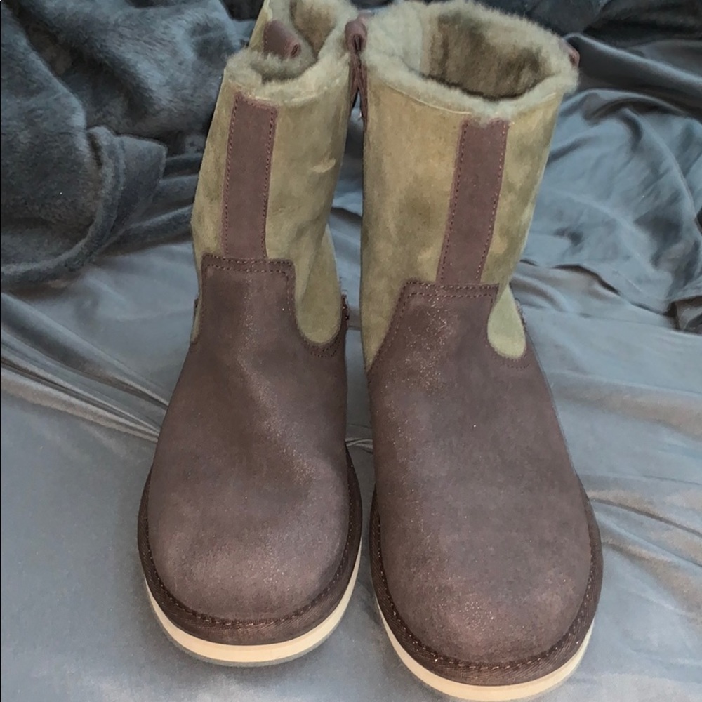 Boots - Picture 2 of 4
